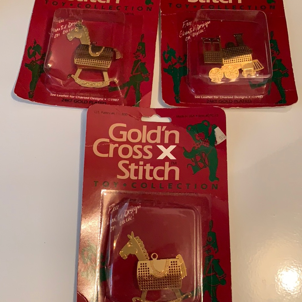 VINTAGE NEW GOLDEN CROSS STITCH NEEDLE FORM ORNAMENT TOY 24KT GOLD PLATED X-MAS